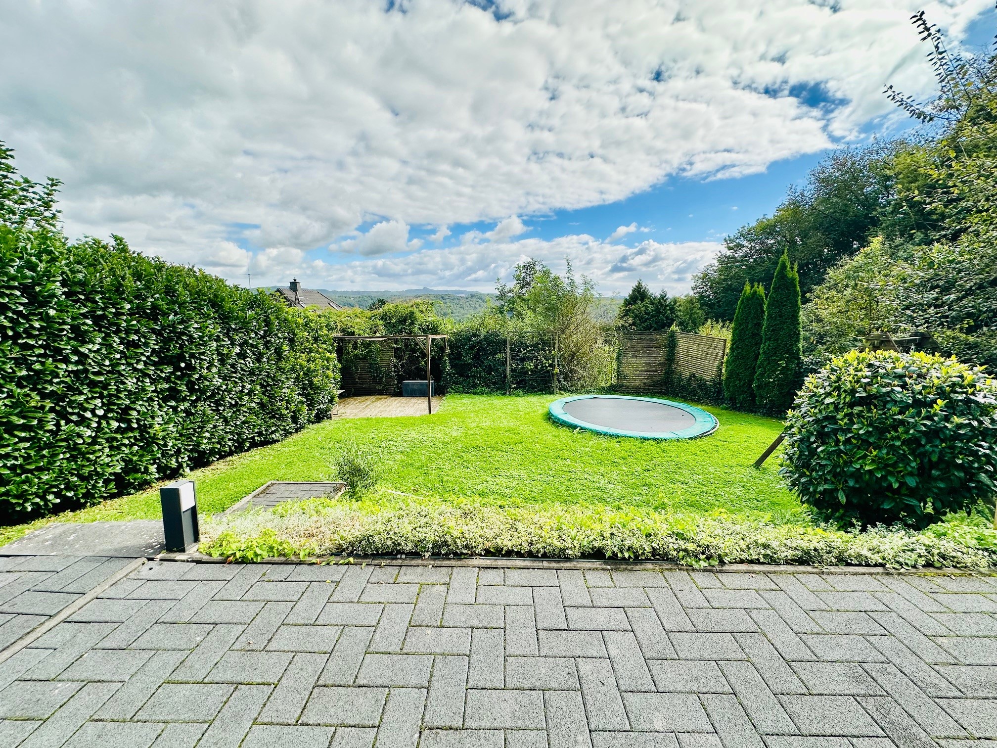 garten Ferienwohnung Oberwinter mit großem Garten – ideal zum Entspannen, Sonnen oder Spielen für Familien und Paare